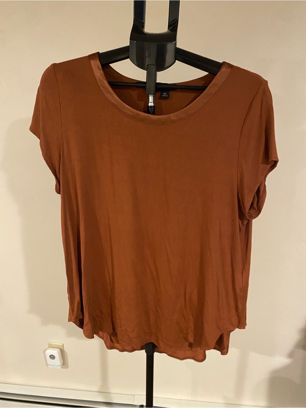 Alfani Short Sleeve Scoop Neck Tee in Rust Brown